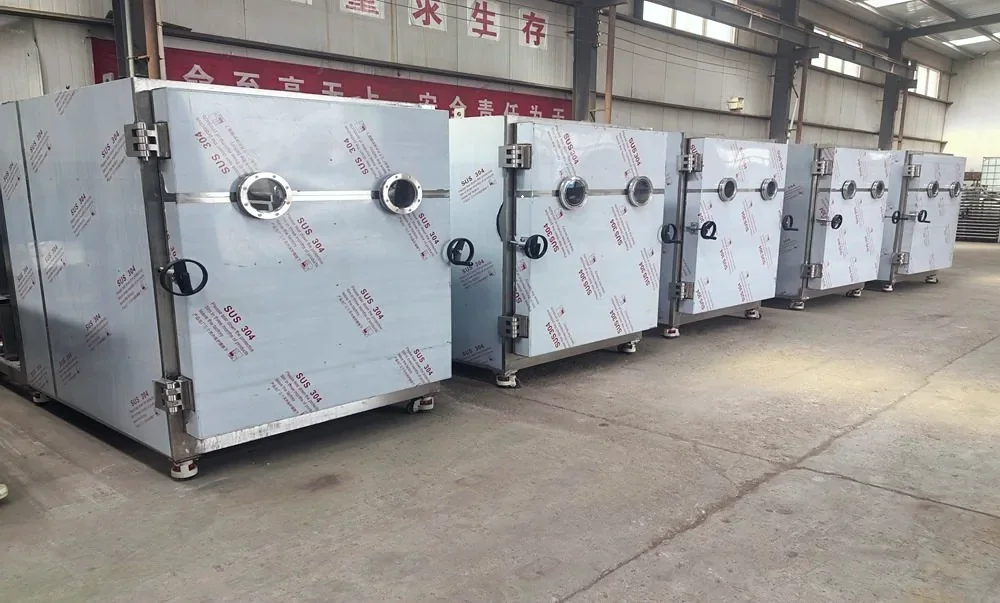 Compact freeze dryers in the assembly hall